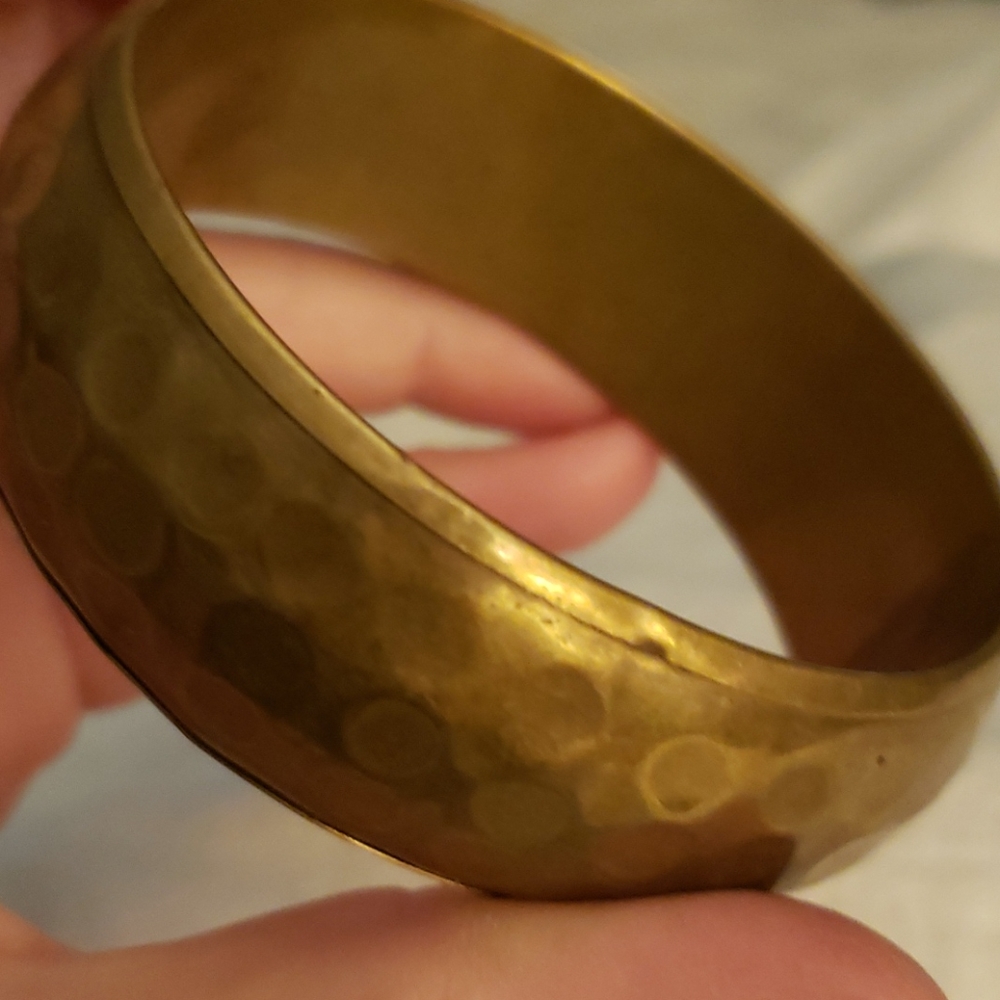 Thick vintage hammered brass bangle - Picture 3 of 3